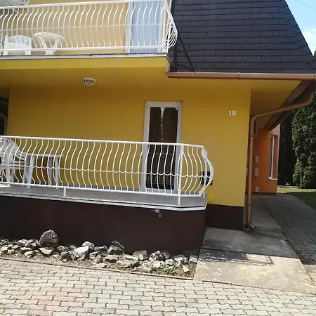 Apartament B18 Apartman